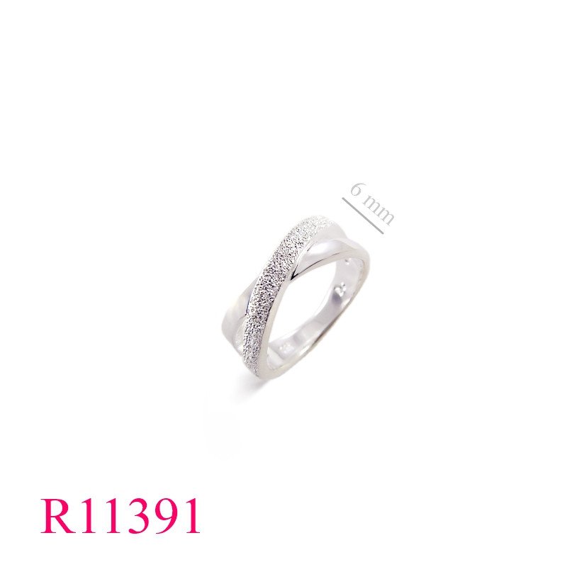 <p>Ring, cross flat wires.</p>
