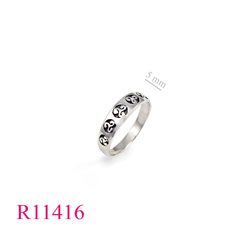 <p>Band Ring, small spirals.</p>