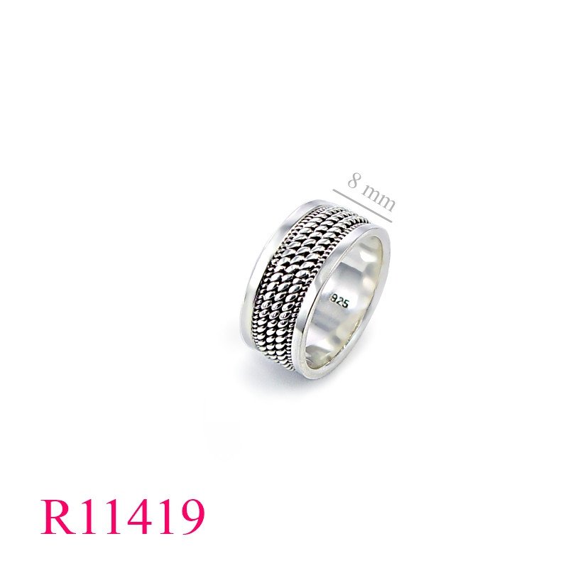 <p>Band Ring, 10mm twisted wires.</p>