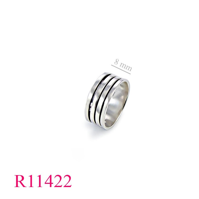 <p>Band Ring, 8mm 3 grooves.</p>