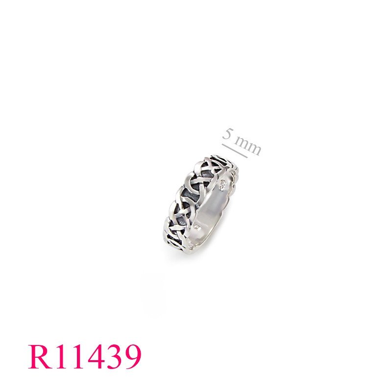 <p>Band Ring, celtic.</p>