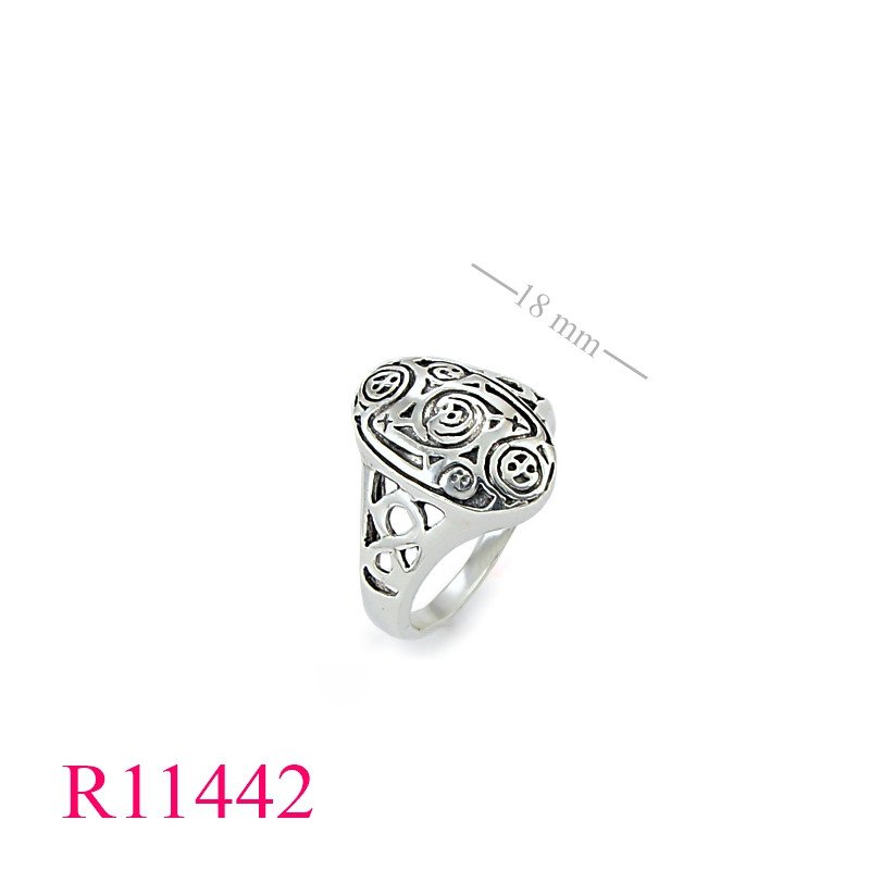 <p>Ring, oval celtic.</p>