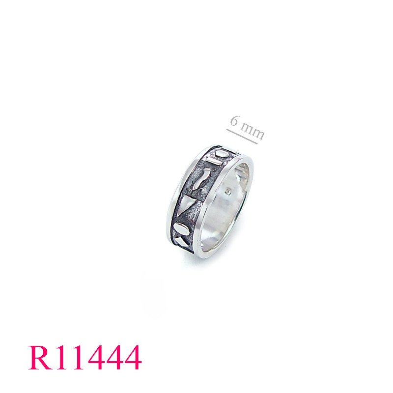 <p>Band Ring.</p>