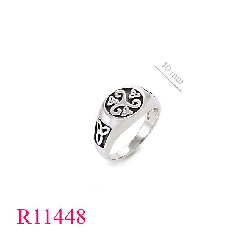<p>Ring, round celtic tri-spirals.</p>