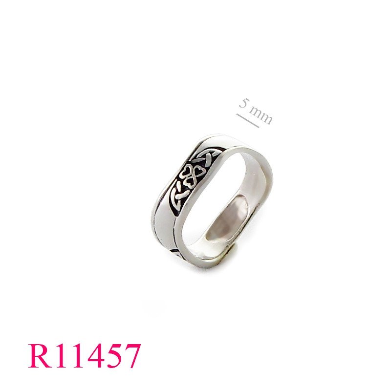 <p>Band Ring, celtic wavy.</p>