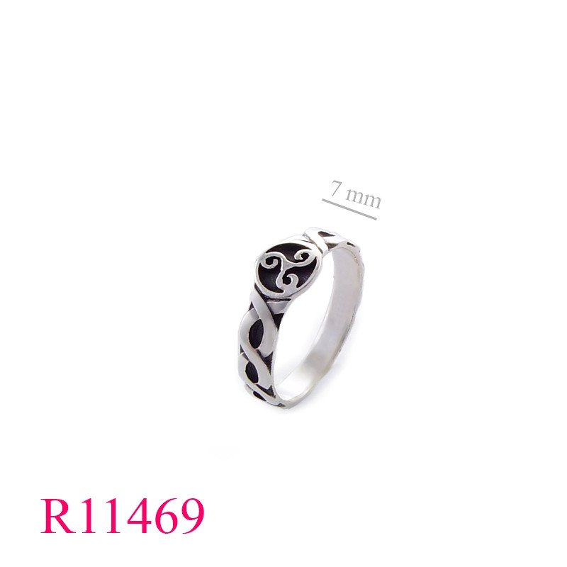 <p>Ring, tri-spirals.</p>