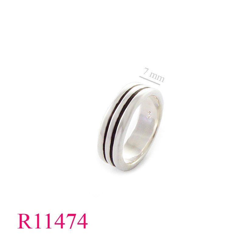 <p>Band Ring, 3 lines.</p>