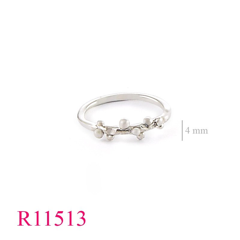 <p>Ring, small dots.</p>