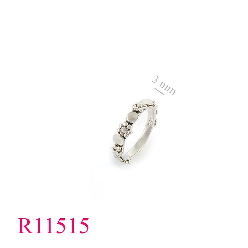 <p>Ring, small disks and flowers.</p>