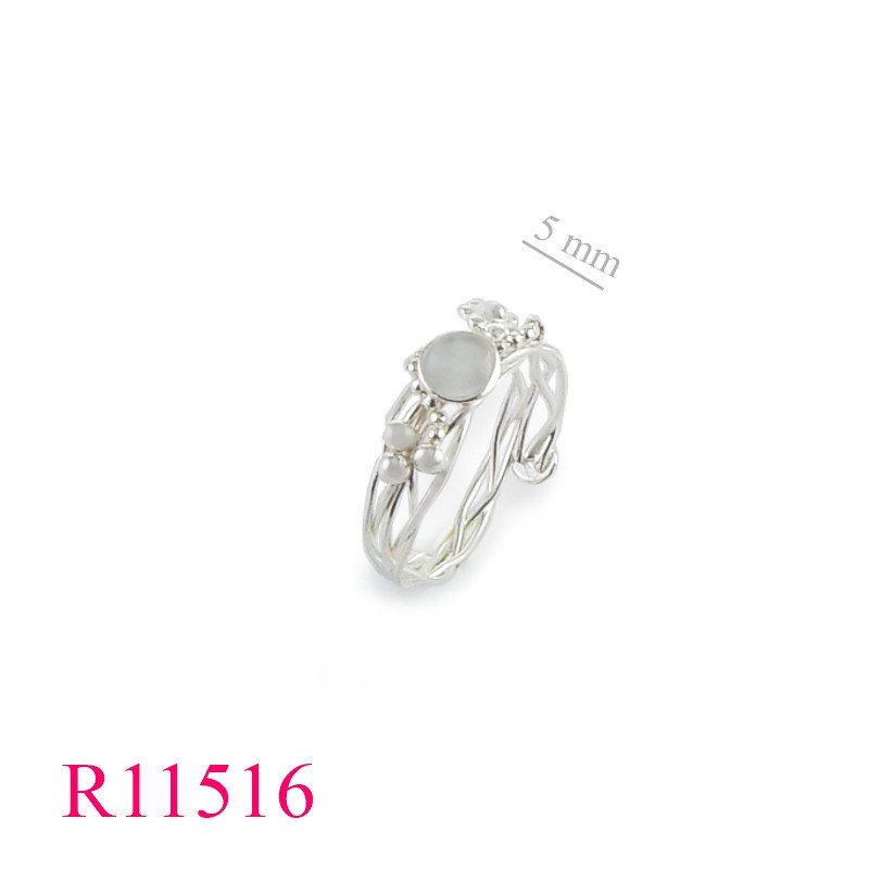 <p>Ring, small dots, disk and flowers.</p>