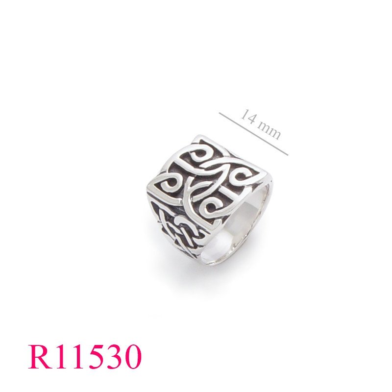 <p>Ring, square celtic.</p>