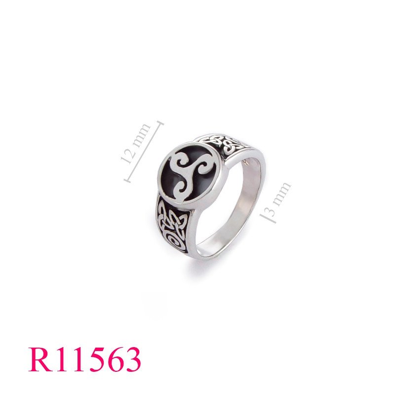 <p>Ring, spiral celtic.</p>