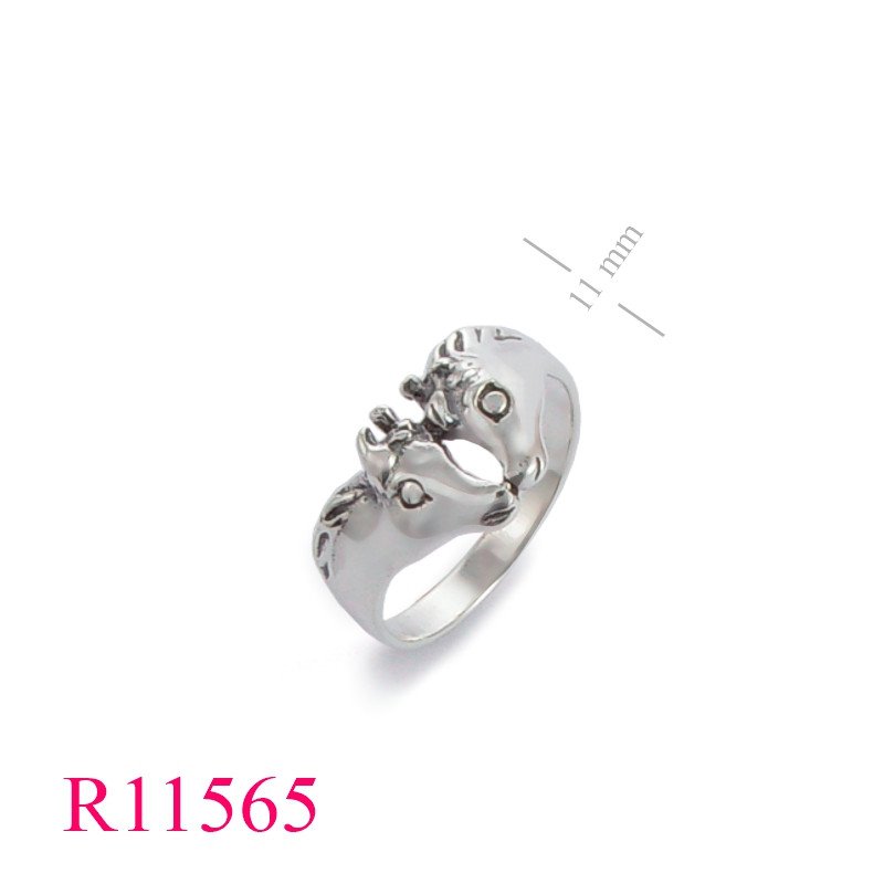 <p>Ring, double horse heads.</p>