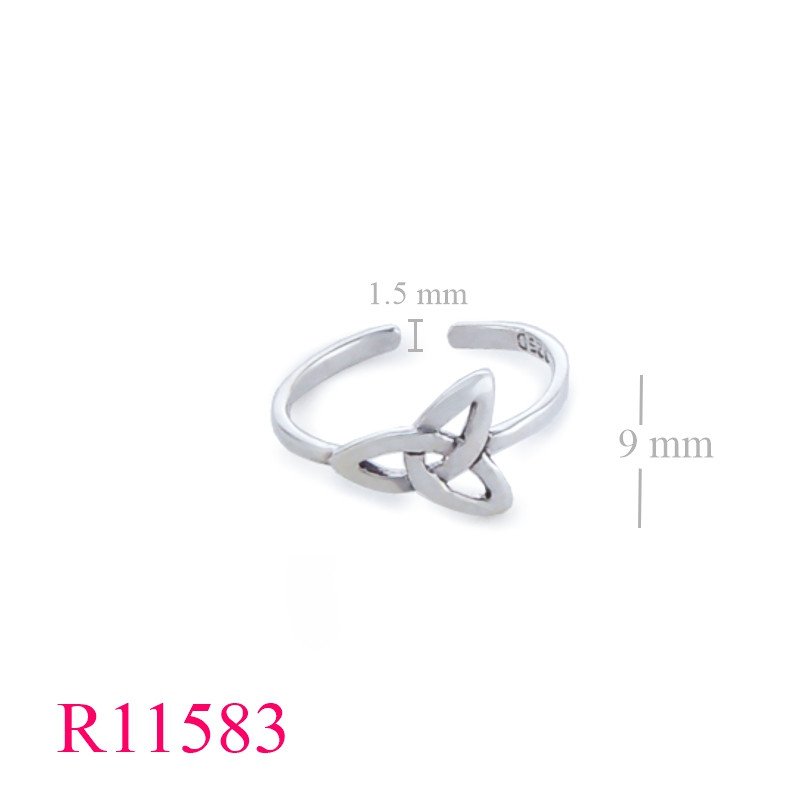 <p>Toe Ring, triangle celtic.</p>