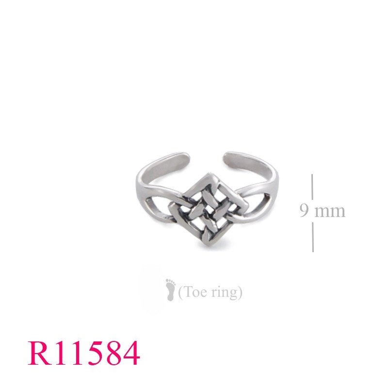 <p>Toe Ring, square celtic.</p>