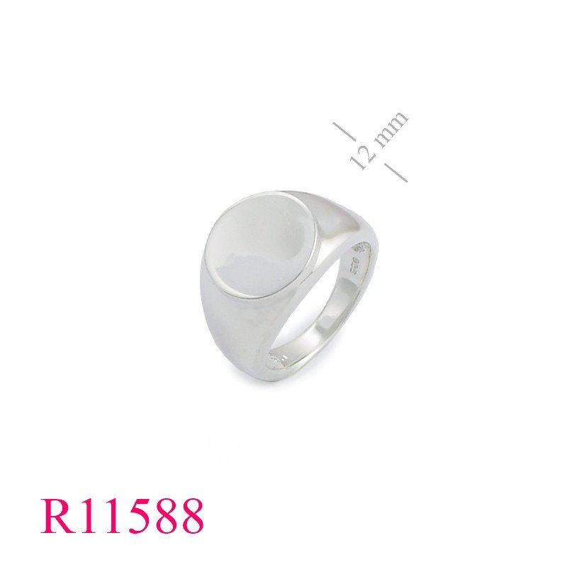 <p>Signet Ring, round top.</p>