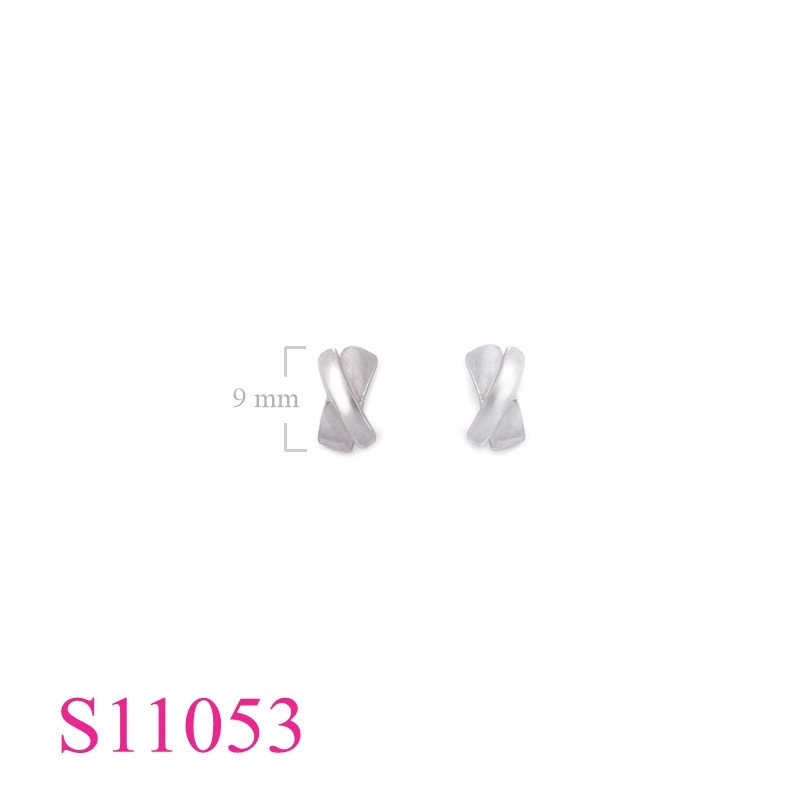 <p>Earrings, "X".</p>