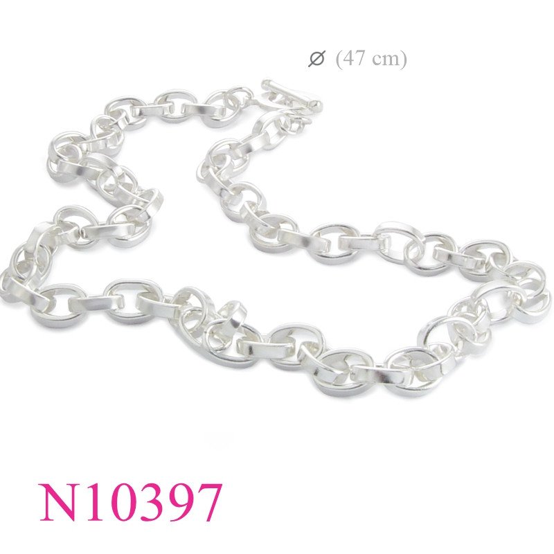 <p>Necklace, oval link with toggle.</p>