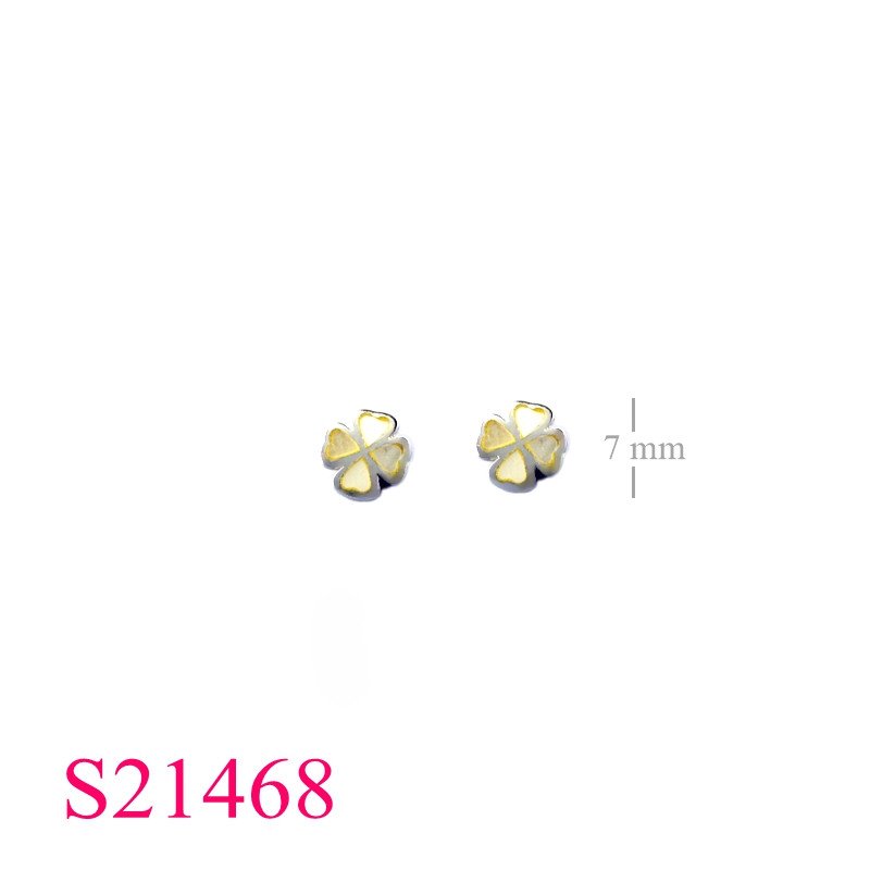 <p>Earrings, lucky clover.</p>