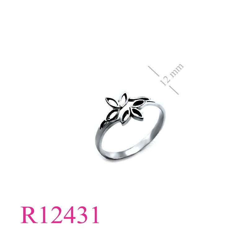 <p>Ring, 3 leaves design.</p>