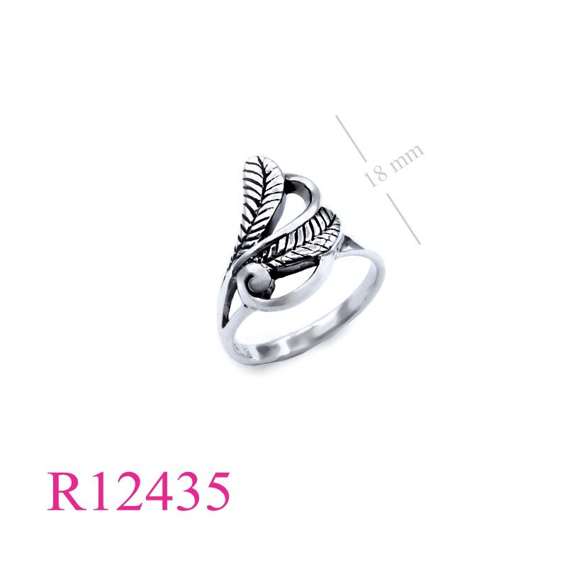 <p>Ring, leaves design.</p>