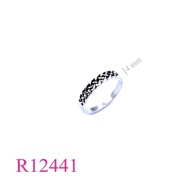 <p>Ring, 4mm Celtic band.</p>