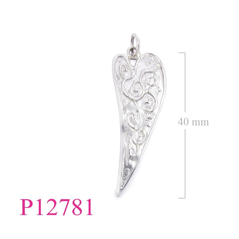 <p>Pendant, long heart.</p>