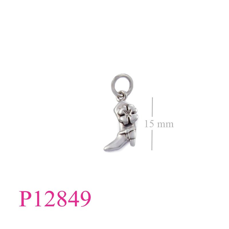 <p>Pendant, lucky clover boot.</p>