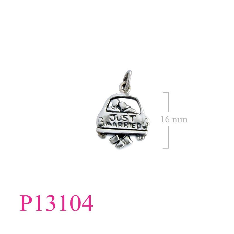 <p>Pendant, "Just married".</p>