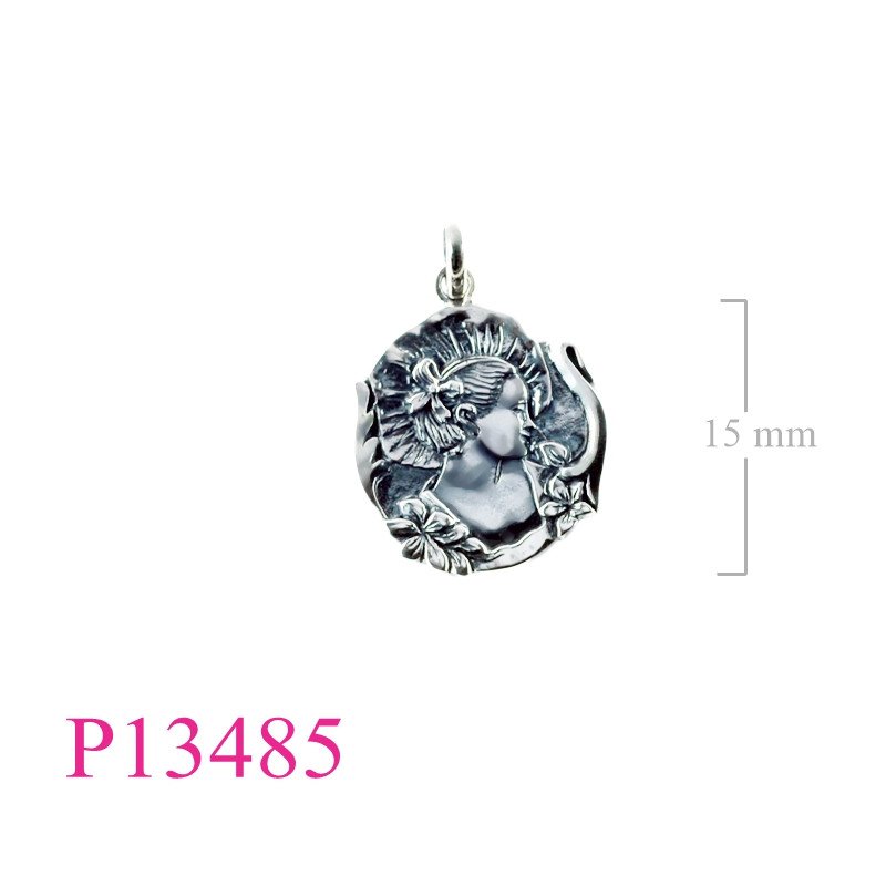 <p>Pendant, cameo design.</p>
