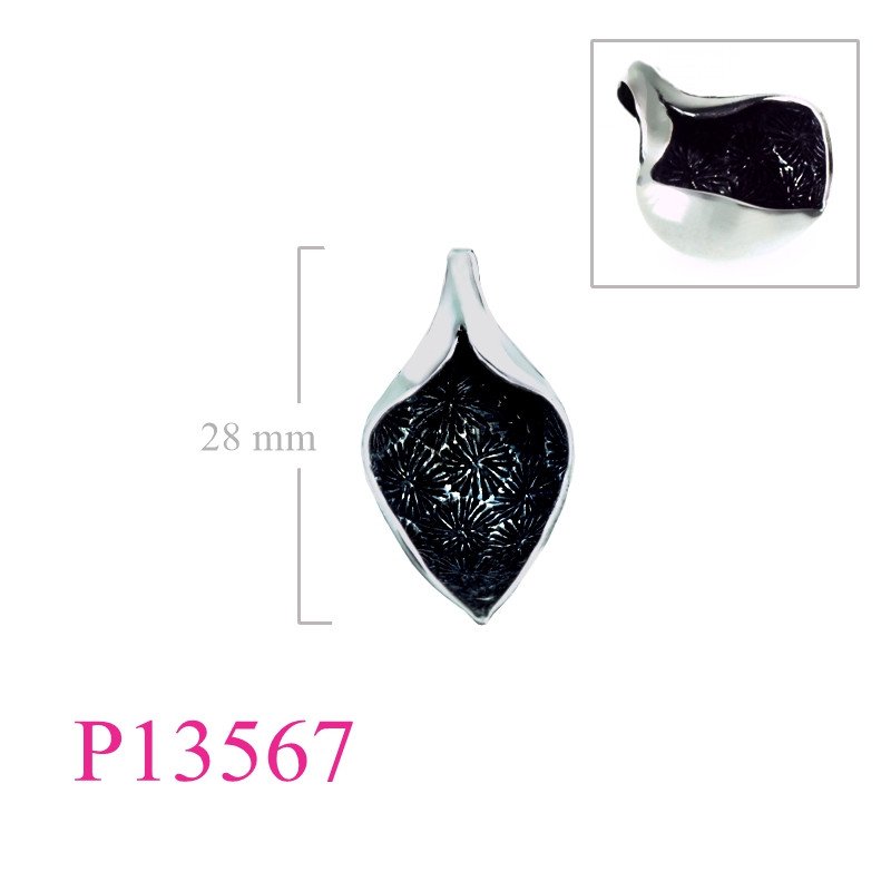 <p>Pendant, nature sculpture design.</p>
