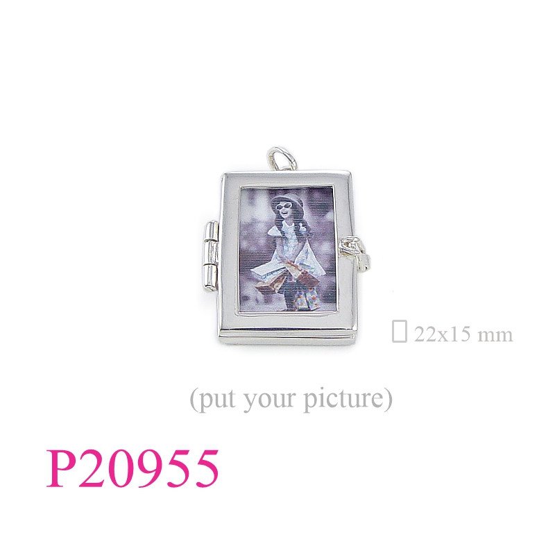 <p>Pendant, 22x15mm rectangular picture frame.</p>