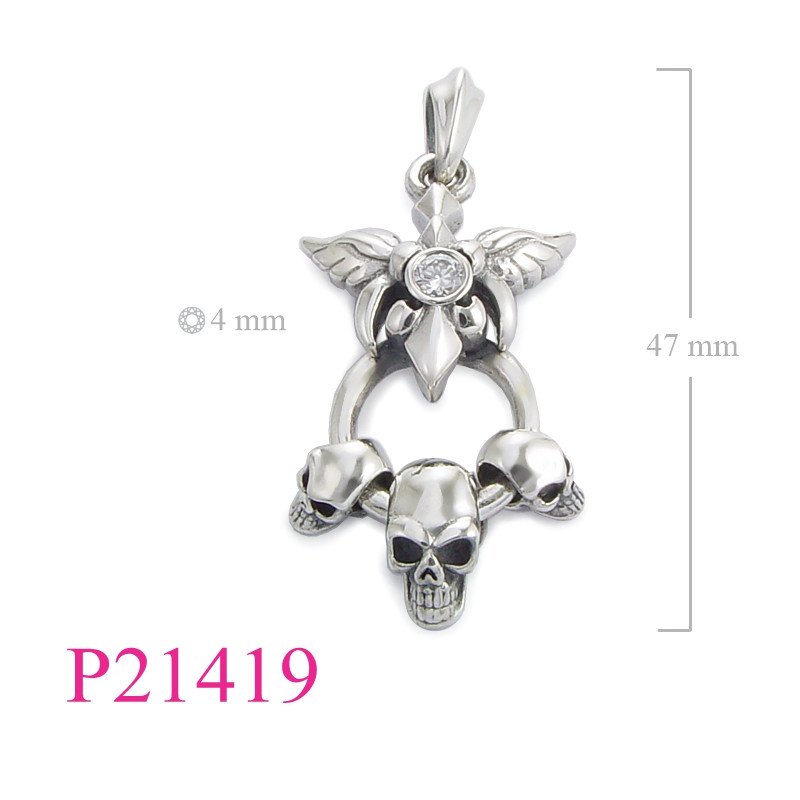 <p>Pendant, 3 skulls.</p>