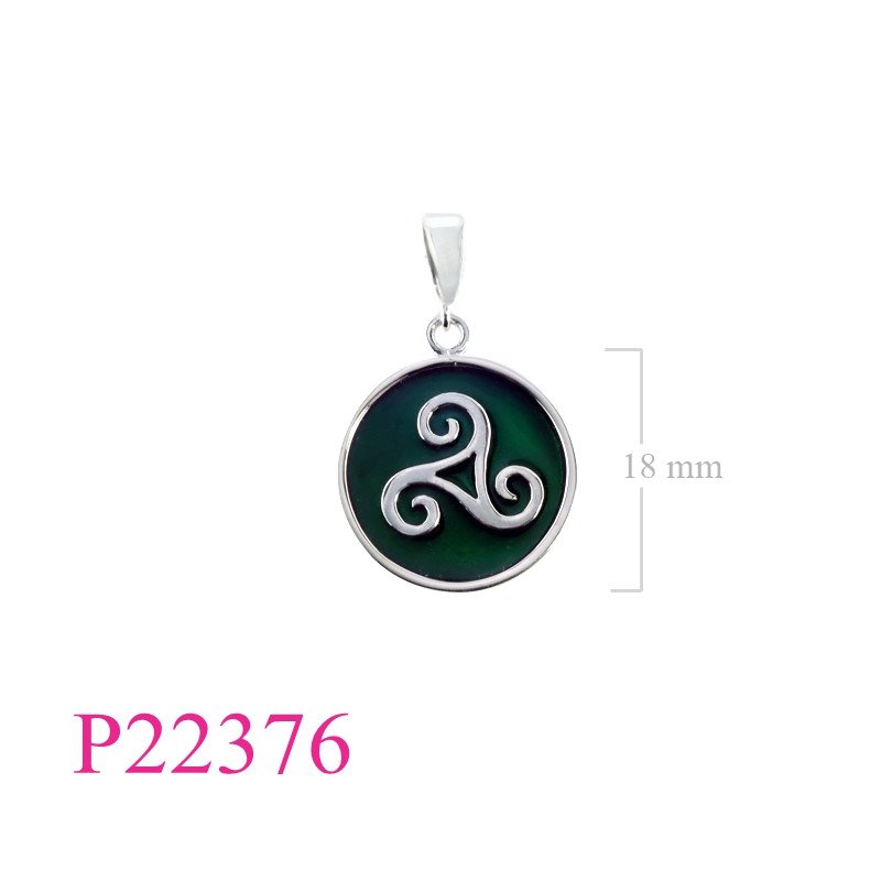 <p>Enamel Pendant, 18mm green Triskelion</p>
