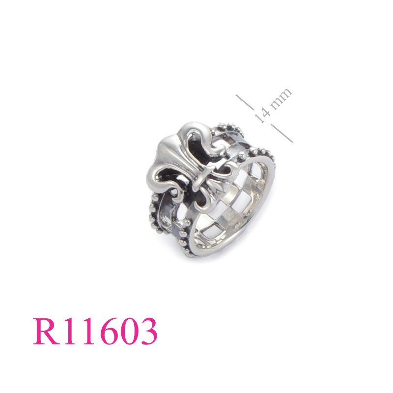 <p>Band Ring, Fleur de lis.</p>