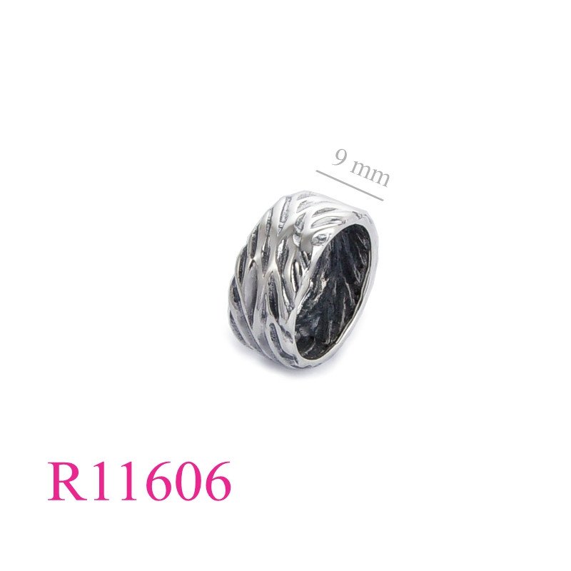 <p>Band Ring, nature.</p>