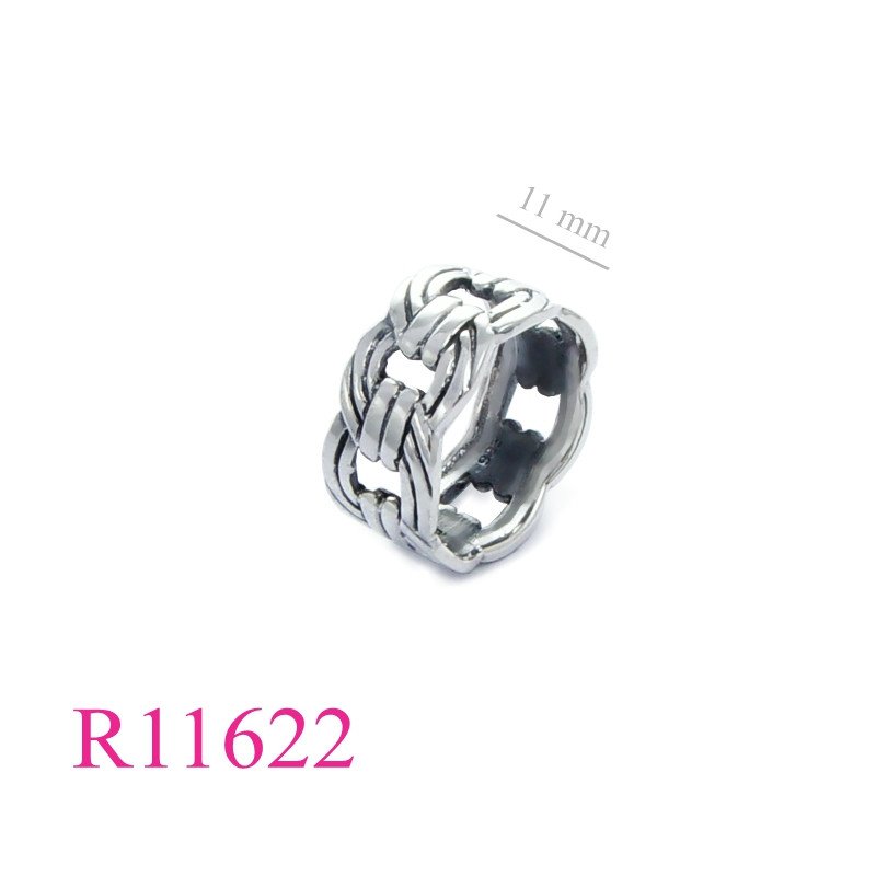 <p>Ring, chain design.</p>