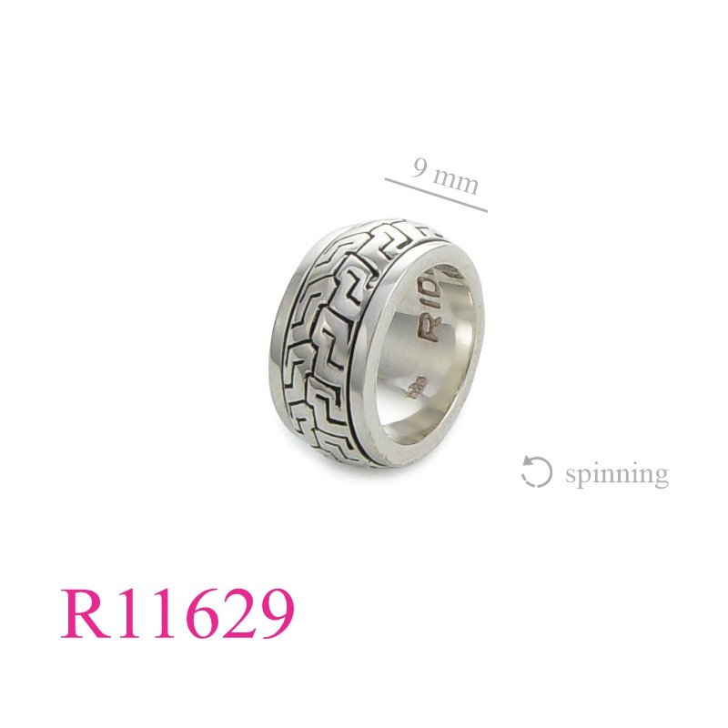 <p>Ring, spinning shopper tyre.</p>