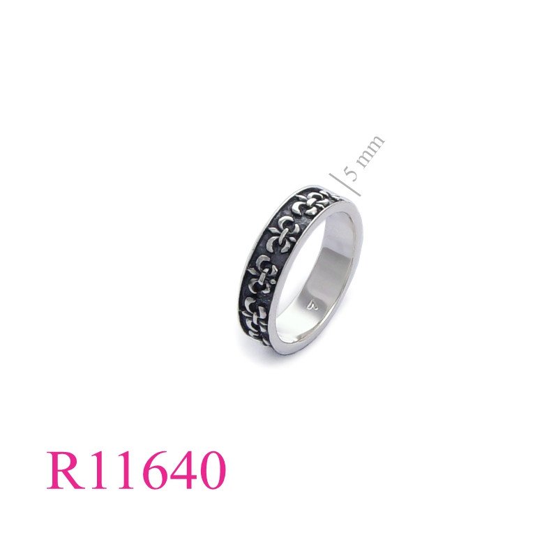 <p>Band Ring, Fleur de lies.</p>
