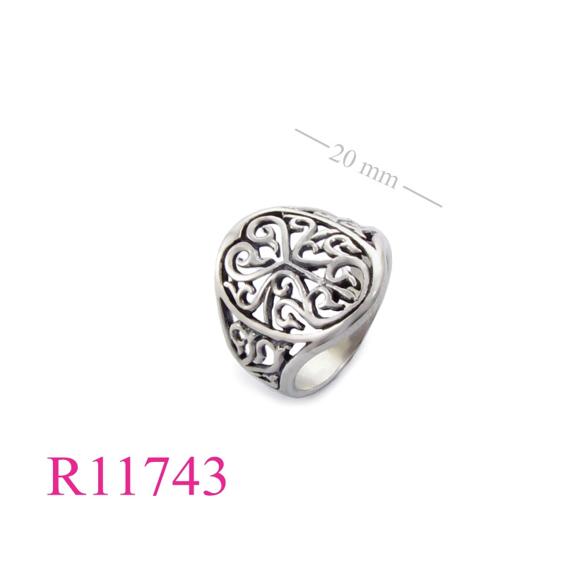 <p>Ring, oval cut out design.</p>