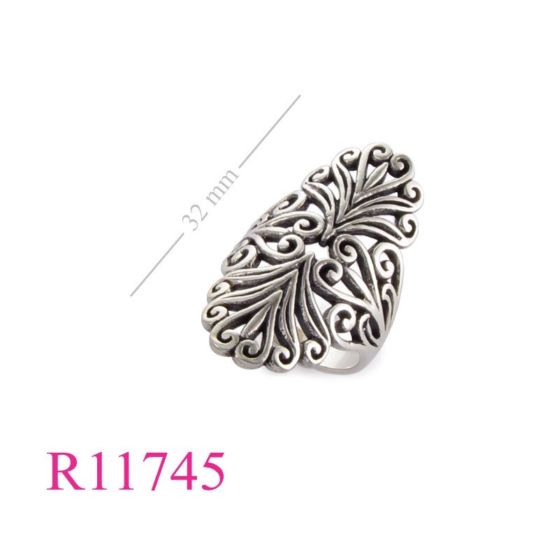 <p>Ring, cut out design.</p>