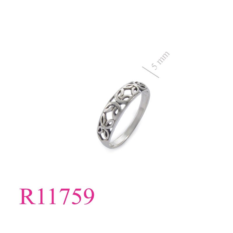 <p>Ring, 3 small butterflys.</p>