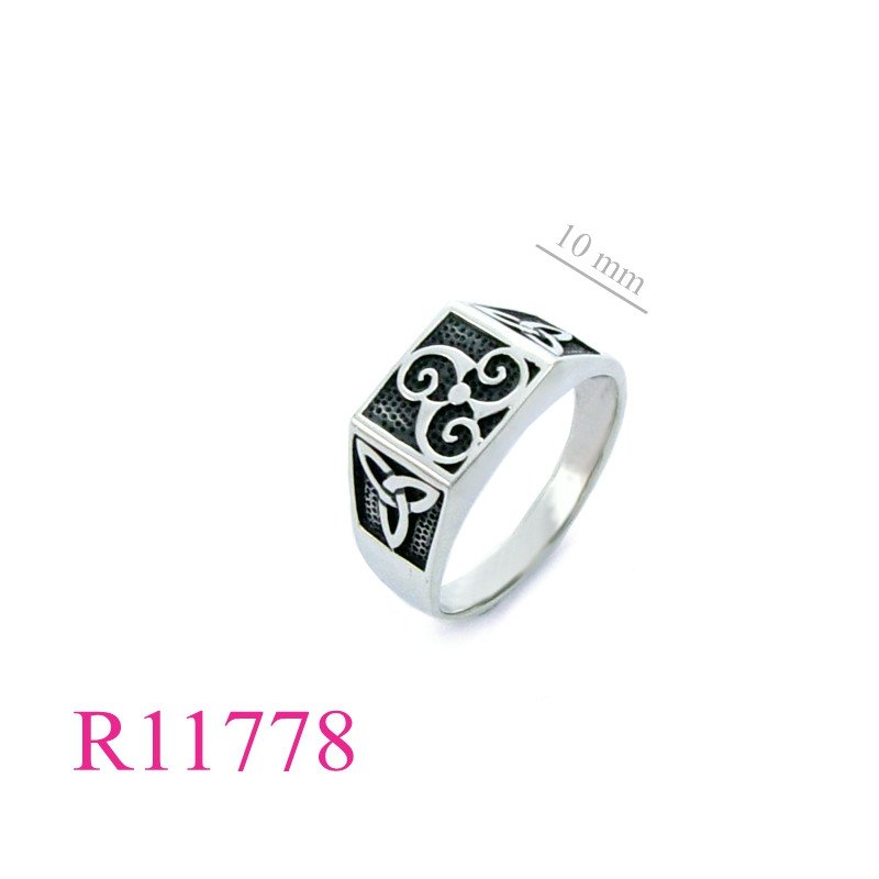 <p>Ring, Celtic rectangle top.</p>