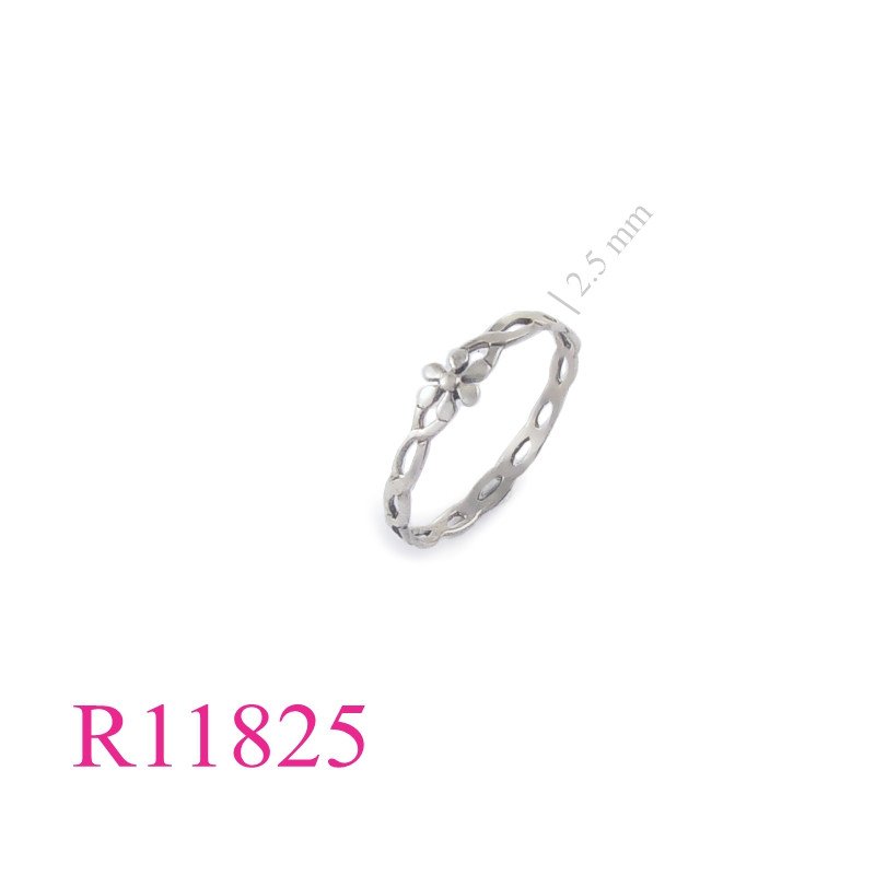 <p>Ring, flower and twist wire.</p>