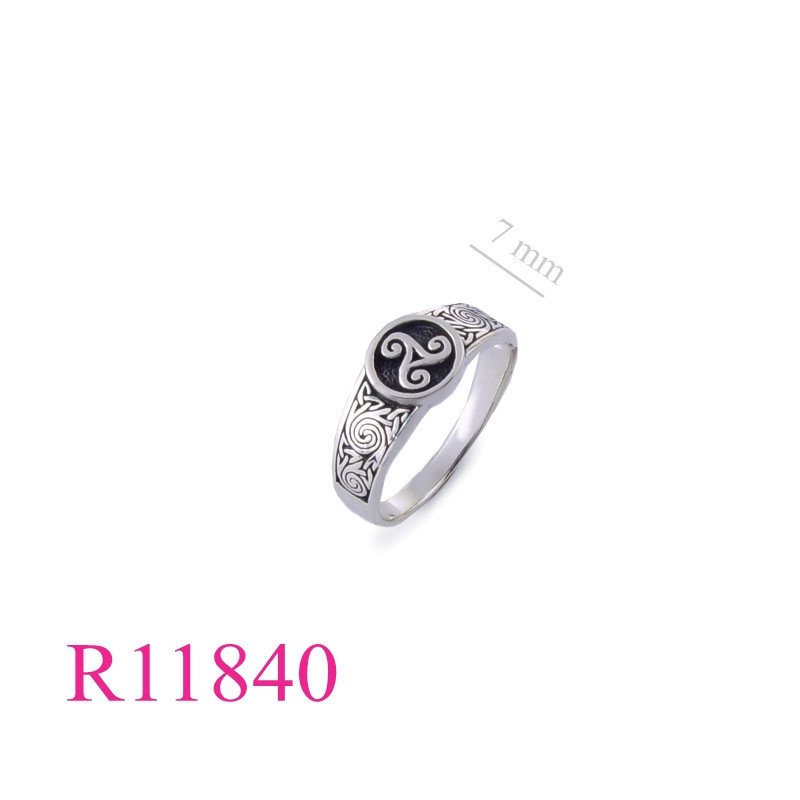 <p>Triskelion Ring, Celtic Ring, Triskelion and spiral Celtic.</p>