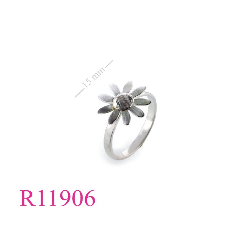<p>Ring, matt surface daisy.</p>
