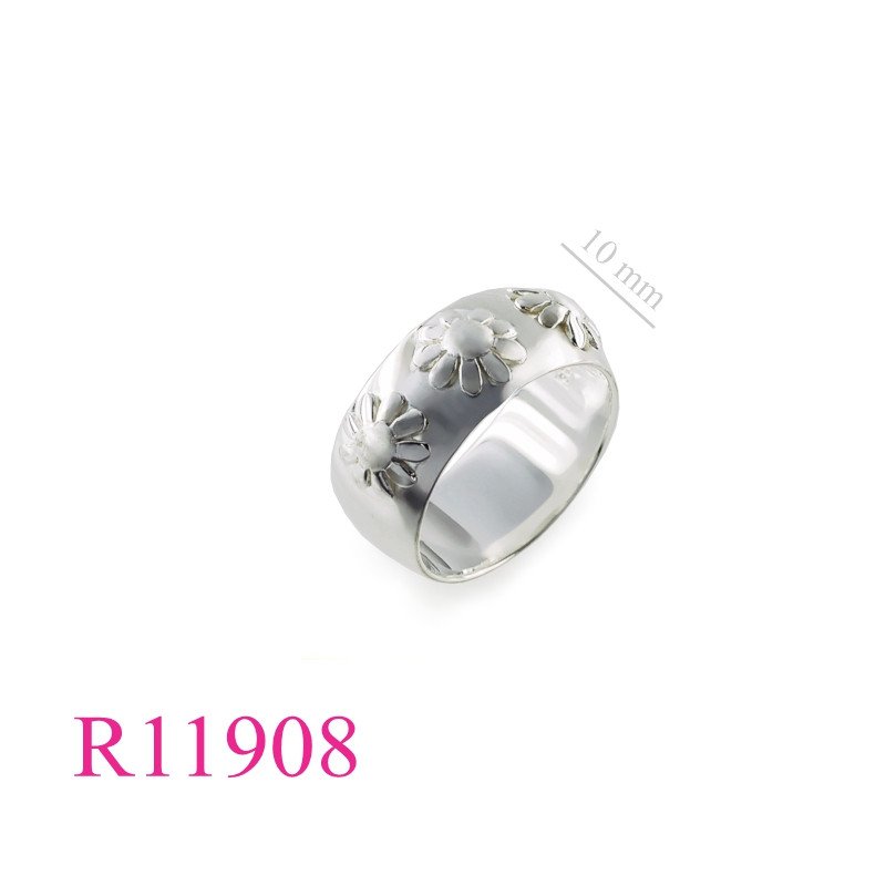 <p>Band Ring, 3 flower.</p>