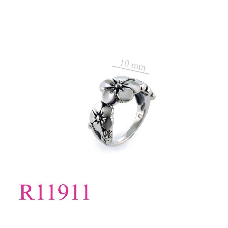 <p>Ring, 3 champac flowers.</p>
