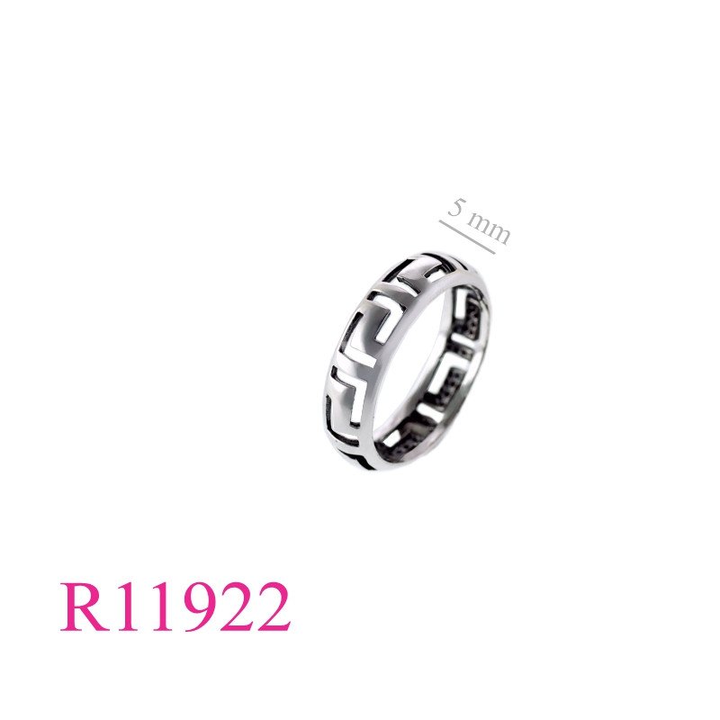 <p>Band Ring, cut out.</p>