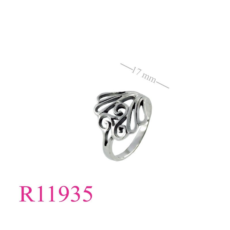 <p>Ring, Triskellion design.</p>